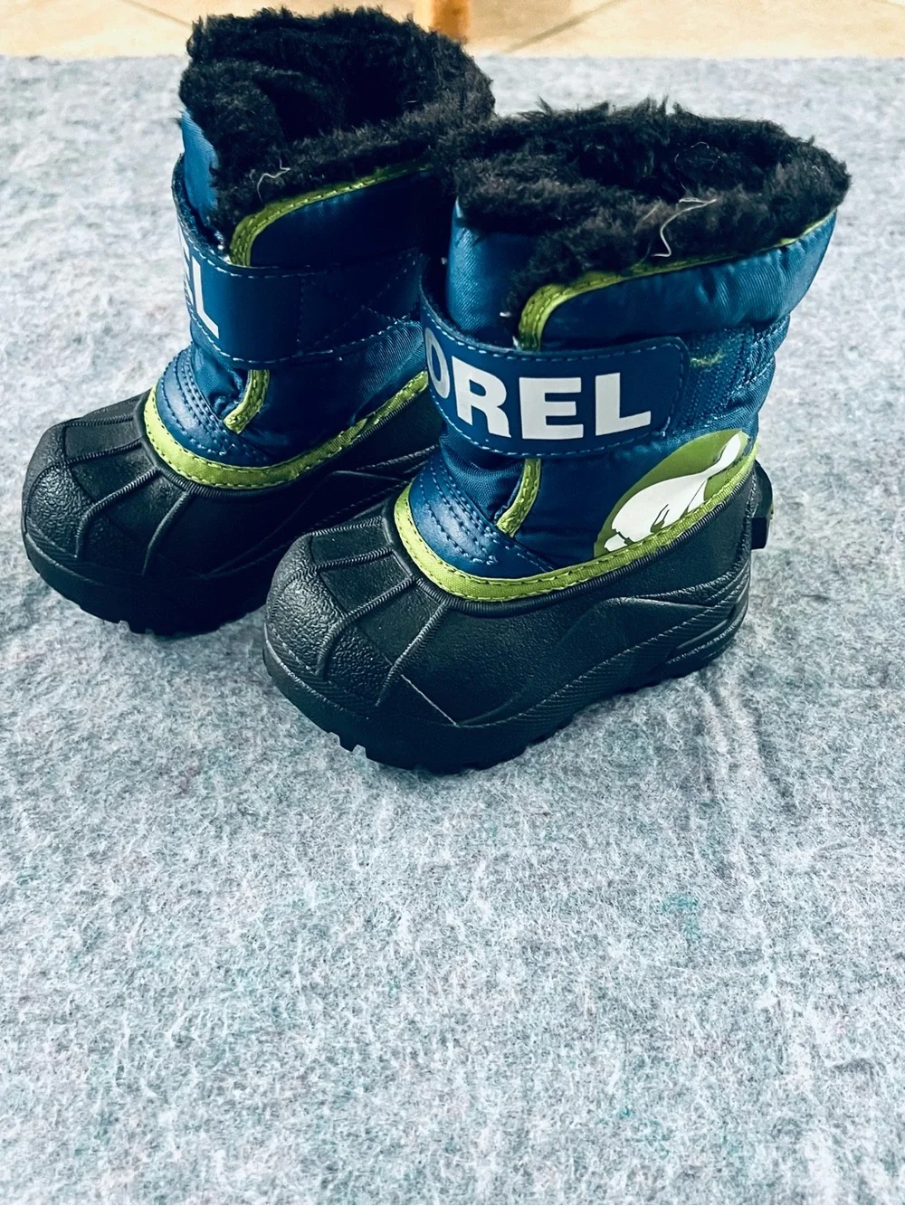 Sorel Kids Navy and Black Cozy Winter boots 🎆